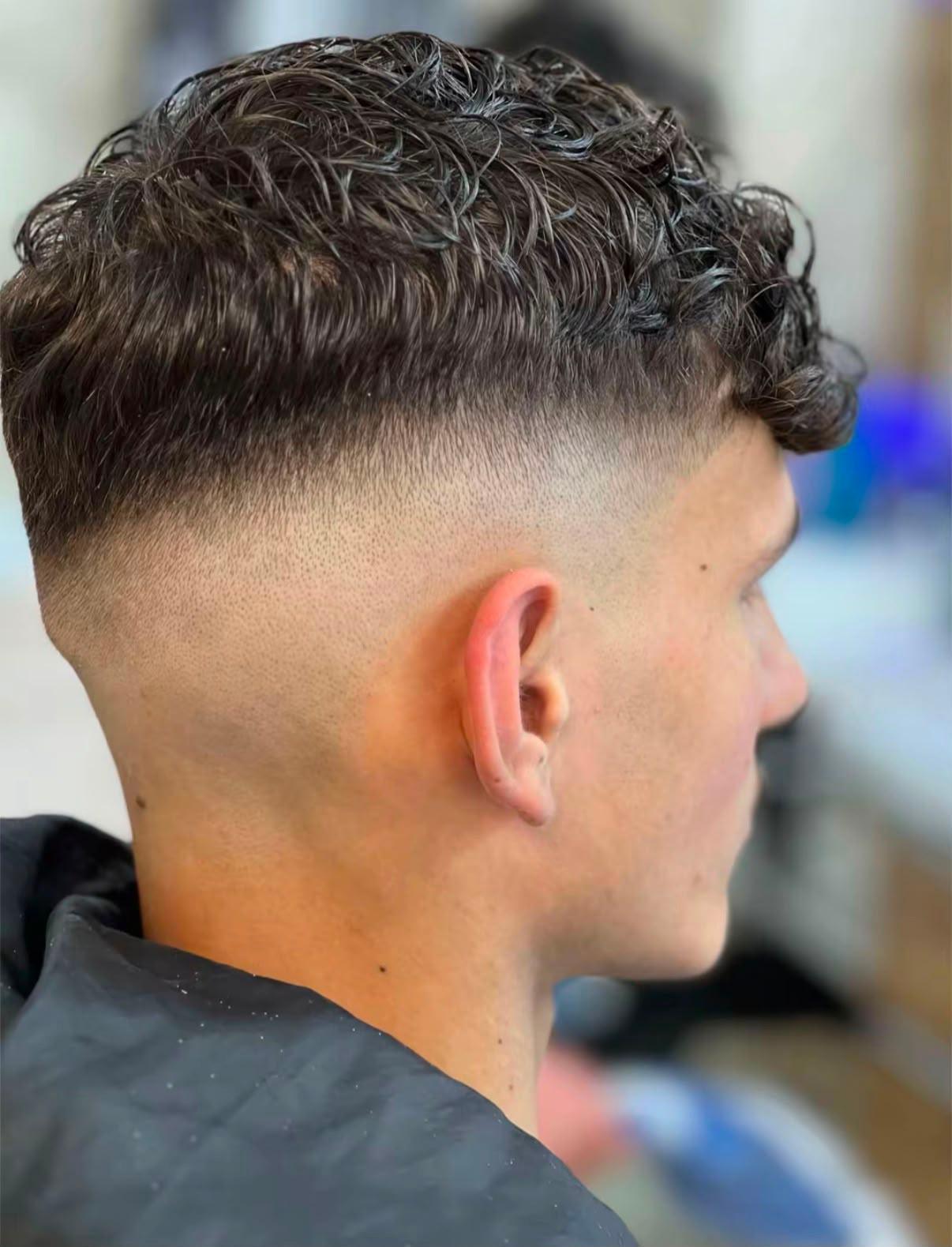 Sauberer Skin Fade Haarschnitt in Bremen-Vegesack